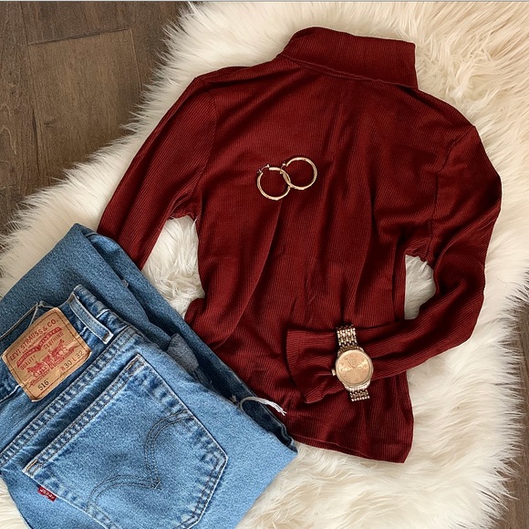 Cropped turtleneck - Picture 2 of 3